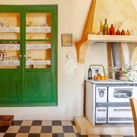 Semesterbostad το Aρχοντικό των τσιντζίνων *